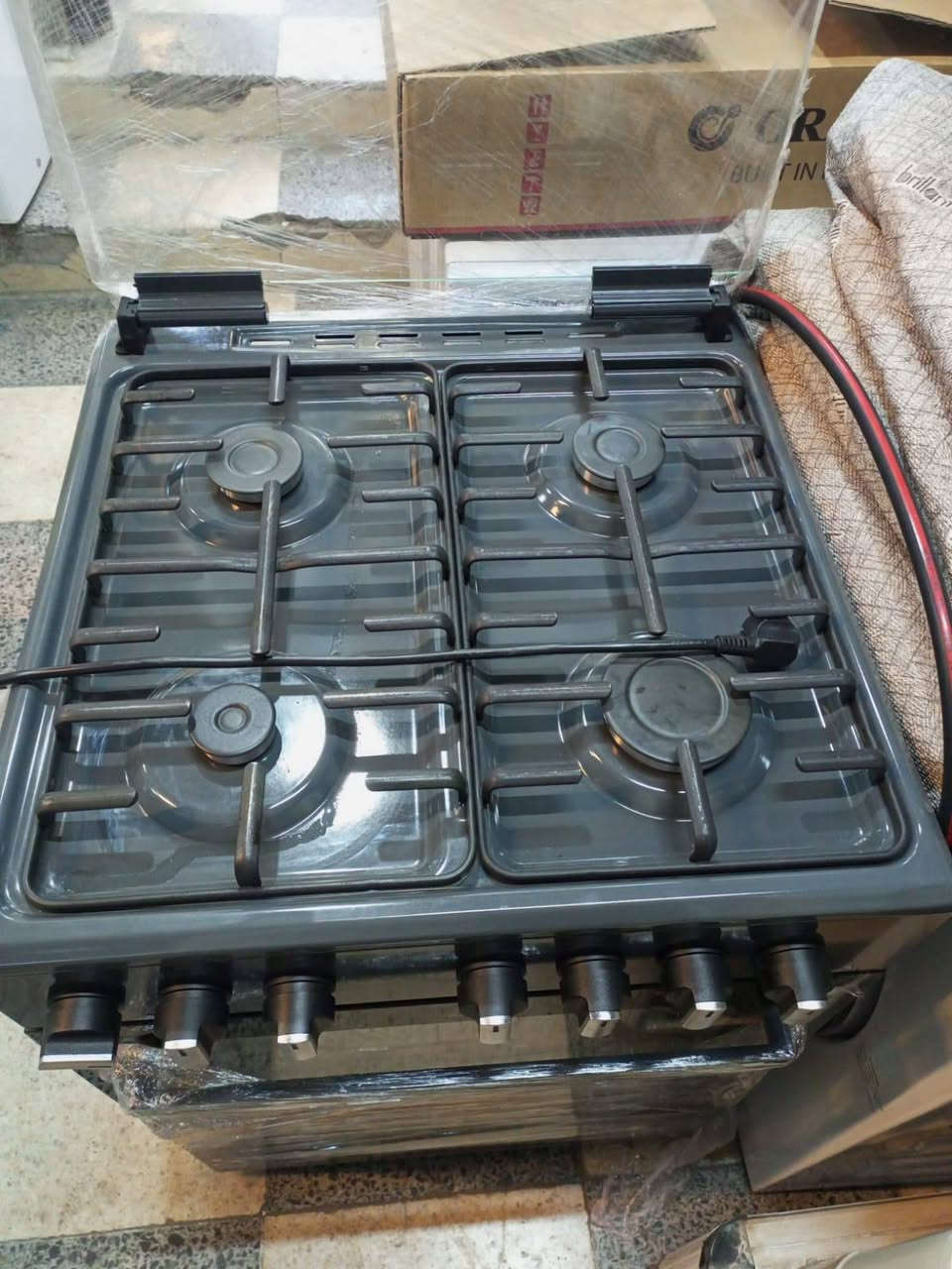 طباخ الفوق غاز والفرن كهرباء نظيف شبه جديد ١٧٥ / طباخ منضدي ٤ عين ٦٠ العنوان دهوك دهوك, العراق
