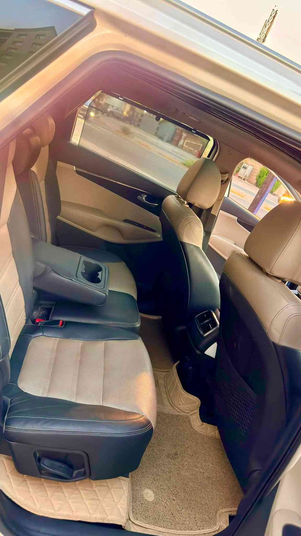 بيع او مراوس حسب القناعة السلام عليكم سورنتو 2020 خليجي الدولية اعلى فئة فول مواصفات vip السيارة عليها ادامة كاملة بولش ونانو سيراميك وبلحقيقه بعد احلى من الصور 
ماشية 85 الف حقيقي
محرك وكير كفالة وصدر كله على وضع الشركة 
بصمة دخول و بصمه تشغيل
بانوراما و خمس كامرات 
مري شفط
زنون بلادي ٣ عدسات 
هاند بريك بصمة و اوتو هولد 
حساسات امامية وخلفية
شاشة كبيرة تدعم نظام كار بلي
كشنات جلد مع تدفئة وتبريد كشنات امامية
تدفئة كشنات خلفية 
كشنات كهرباء السائق والراكب
تبريد منفصل مناخي 
بردات خلفية بلادية
ويل كب كروم 
يدات نيكل
جنطة كهرباء 
لد امامي وخلفي
السيارة باسمي سنوية ووارقام كله جديد بيها صبغ فقط نصف البنيد صبغ بدون حادث وشرط الفحص 
السعر 238 وبيها مجال بسيط مكاني بغداد حي الحسين 
***********
