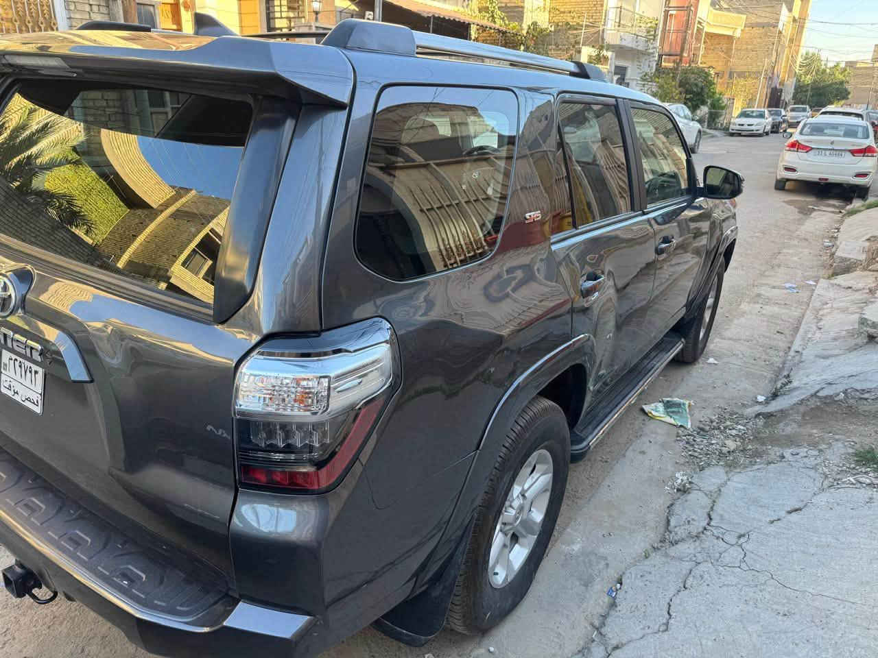 السلام عليكم

🚗 تويوتا فورنر (Toyota 4Runner SR5) موديل 2023 - وارد أمريكي 🚗

بيع فقط بدون مراوس
~ محرك 6 سلندر  / V6  4000

~ فئة SR5 فول موصفات 

~ بصمة ابواب وتشغيل

~فتحة بالسقف

~ تو ويل

~ شاشة كبير  كاميرة دوار 

~ كاميرة خلفية 

~ داخل جلد اسود

~ رادار أمامي وجانبي

~ كشنات كهربائية 

~ كشن جلد 

~تحديد سرعة 

~تحكم ستيرن 

~ حجم تايرات ١٧

~ويل كب ودواسات 

~جامه خلفية تصعد وتنزل مضللة

~ (7) سبعة راكب 

وبعد بيه موصفات

~ ماشي 9 الف

~ سعر  ( 28,500 )$

العنوان / بغداد / الدورة 

رقم الهاتف : *********** 
ملاحظة/
السيارة مصبوغة عام تبديل باب الصدر فقط وكما مبين في صور الحادث وايضا صورة للسونار مشتغليهة شغل جدا محترم ومضبوط صفحة السايق كلير فقط من امريكا 
يدة باب السائق متفتح عن طريق اللامس بس تقفل عن طريق اللامس
المرايات الجانبية ما بيهة كلوب مال الرادار
الجامة الخلفية مال الصندوق يحتاجلهة ترتيب لان تصعد وتنزل بطيء
