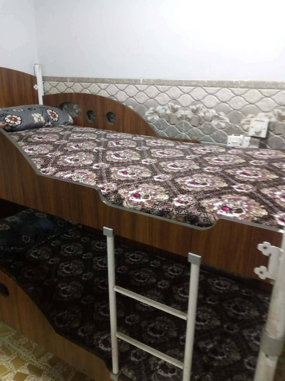 لبيع سعر100رقم ***********
