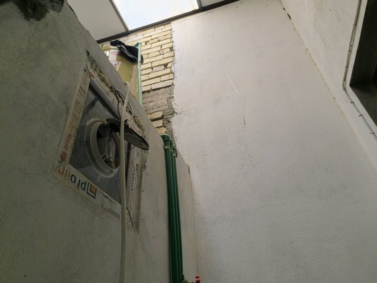 🏡 دار للبيع – حي ميسان / النجف الأشرف
📐 المساحة: 50م²
💰 السعر: 28 مليون دينار
✅ شغل جناي درجة أولى
✅ بناء طابوق جمهوري
✅ أساس وسقف كونكريت مسلح
✅ البيت مطبّك السطح وجاهز للسكن
🛏️ غرفة، صالة، مطبخ، حمام، ومخزن سطح
🚰 تانكي + كيزر وتشطيب ماء كامل
📍 قرب سكلة الكرعاوي – شارع الزوار
📄 سند زراعي مع إقرار محكمة
📞 ***********
