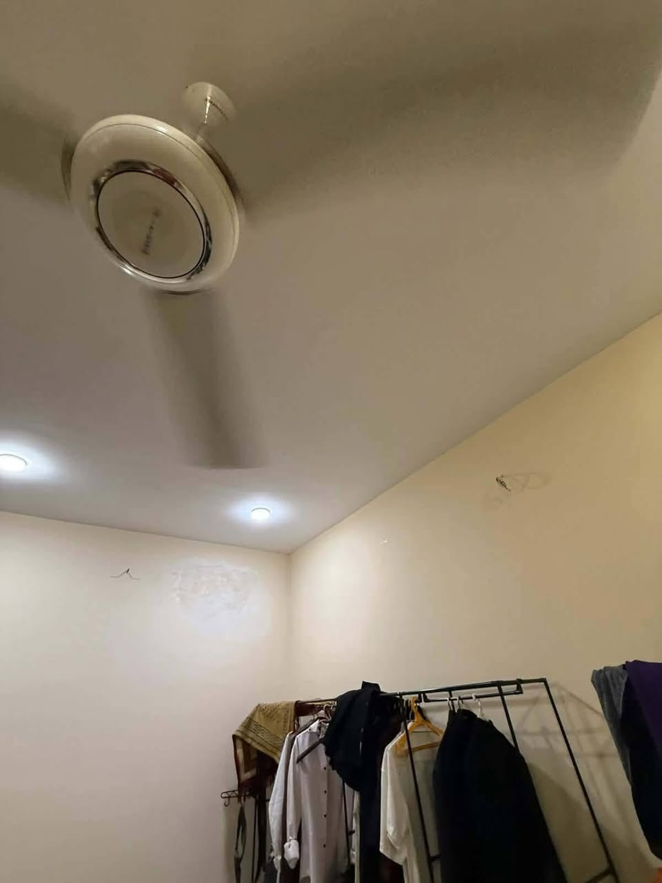 🏠 يا الله… السلام عليكم ورحمة الله وبركاته
📢 زبائننا الكرام، فرصة مميزة للسكن والاستثمار!

يتوفر دار للبيع في أم الخيل الرابعة، بمساحة 150 متر وواجهة 7.5 متر، والدار مكوّن من طابقين:

🔹 الطابق الأرضي:
• غرفتا نوم
• صالة
• استقبال
• مطبخ
• مناور عدد 2
• مجموعتان صحيتان
• أرضيات بورسلان

🔹 الطابق العلوي:
• سطحان
• صالة كبيرة
• مجموعة صحية

💰 مطلوب للإسكان: 46 مليون
💵 التسديد الشهري: 260 ألف دينار
🔥 السعر باليد: 185 مليون دينار

📍 للاستفسار ومراجعة تفاصيل الدار:
مراجعة مكتب الشهد للعقار في خدمي حي الجزائر، مقابل المصرف المتحد للاستثمار.

📞 للاتصال والاستفسار:
***********

***********

⭐ موقع مميز… فرصة مناسبة للسكن!
