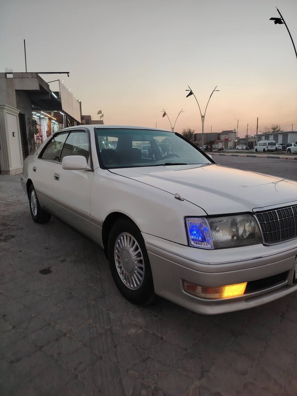 يالله سلام عليكم راس الثور موديل 1998 رقم بصره تحويل ثاني يوم سنويه لغايه 2027 مكفوله من الكص والعيب الشرعي (نقل جثه فقط) محرك وكير بلكارتون تبريد ثلج حداديه جديده كهربائيات كله شقاله كرستال اصل السياره طخم تاير ويلكب اصلي لايت زنون العنوان البصره السعر 64 بيه مجال قليل هذه رقم الموبايل ***********
