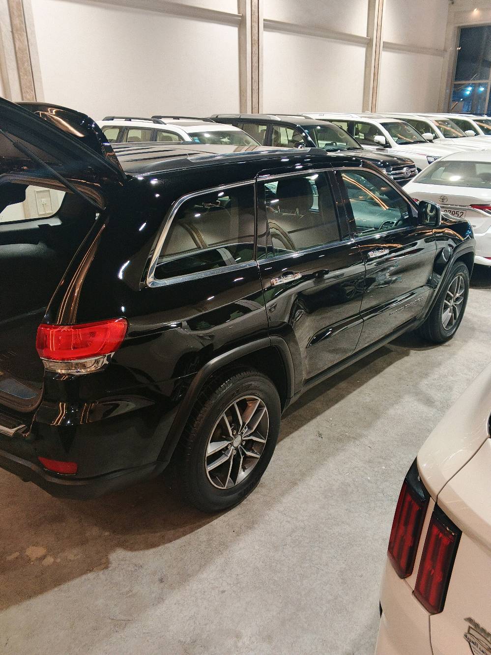 جيب امريكي موديل 2019 المتد 
السعر 170
بيها صبغ اربع قطع
شنو الفئة بالضبط للجـيب؟ (Laredo / Limited / Overland / Summit / Sport Line) وهل المواصفات الأمريكية كاملة لو بيها إضافات؟: 
للمتد 
شكد عدد الكيلومترات الممشية حالياً؟ وهل المكينه والقير والشاصي على الفحص بدون مشاكل؟: 
112
وين موقع السيارة هسه؟ وأي منطقة ممكن المعاينة بيها؟: 
بغداد البياع 
إلها حوادث أو شغل شاصي/أيرباغ قبل غير الصبغ المذكور؟ وإذا أكو، شنو التفاصيل؟: 
صبغ اربع قطع 
السعر 170 نهائي لو قابل للتفاوض؟ وهل تريدون البيع كاش فقط لو تقبلون تبديل؟: 
بيها مجال 