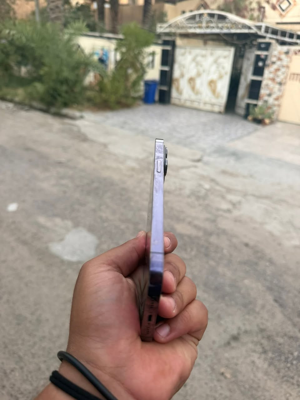سلام عليكم عندي جهاز ايفون 14  ماستر برو ماكس للبيع لجهاز نضيف كلش ذاكرته 256 وبطاريه 81 مابي اي ضربه  لجهاز نضيف كارتونه موجوده بدون شاحنه السعر 850 عنوان بغداد الحريه الدولعي رقمي***********
