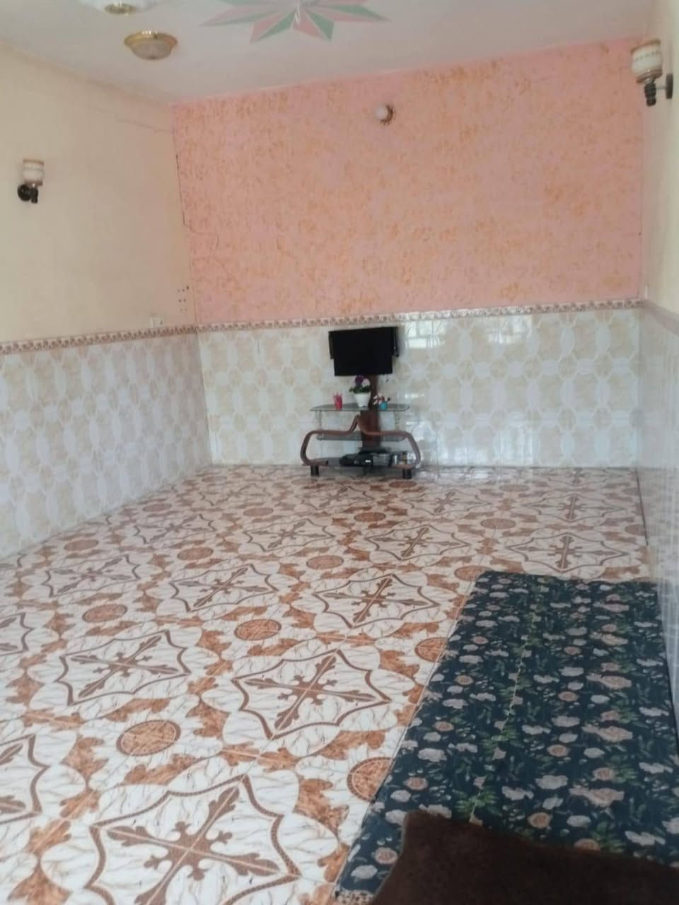 البيت متكون من استقبال وهول ومطبخ و3 غرف نوم وصالة صغيرة وحمامات عدد 2  وصحيات عدد 2 وكراج سيارة  كبير خير من الله وحديقة امامية مزروعة نارنج وبرتقال وخوخ  وره البيت ايضا بستان نخيل وتين ورمان وشجرة تكي ونارنج مساحة 500 اي طابو زراعي سند 25
في منطقه دورة  السعر  55 مليون ***********
البيت متكون من استقبال وهول ومطبخ و3 غرف نوم وصالة صغيرة وحمامات عدد 2  وصحيات عدد 2 وكراج سيارة  كبير خير من الله وحديقة امامية مزروعة نارنج وبرتقال وخوخ  وره البيت ايضا بستان نخيل وتين ورمان وشجرة تكي ونارنج مساحة 500 اي طابو زراعي سند 25
