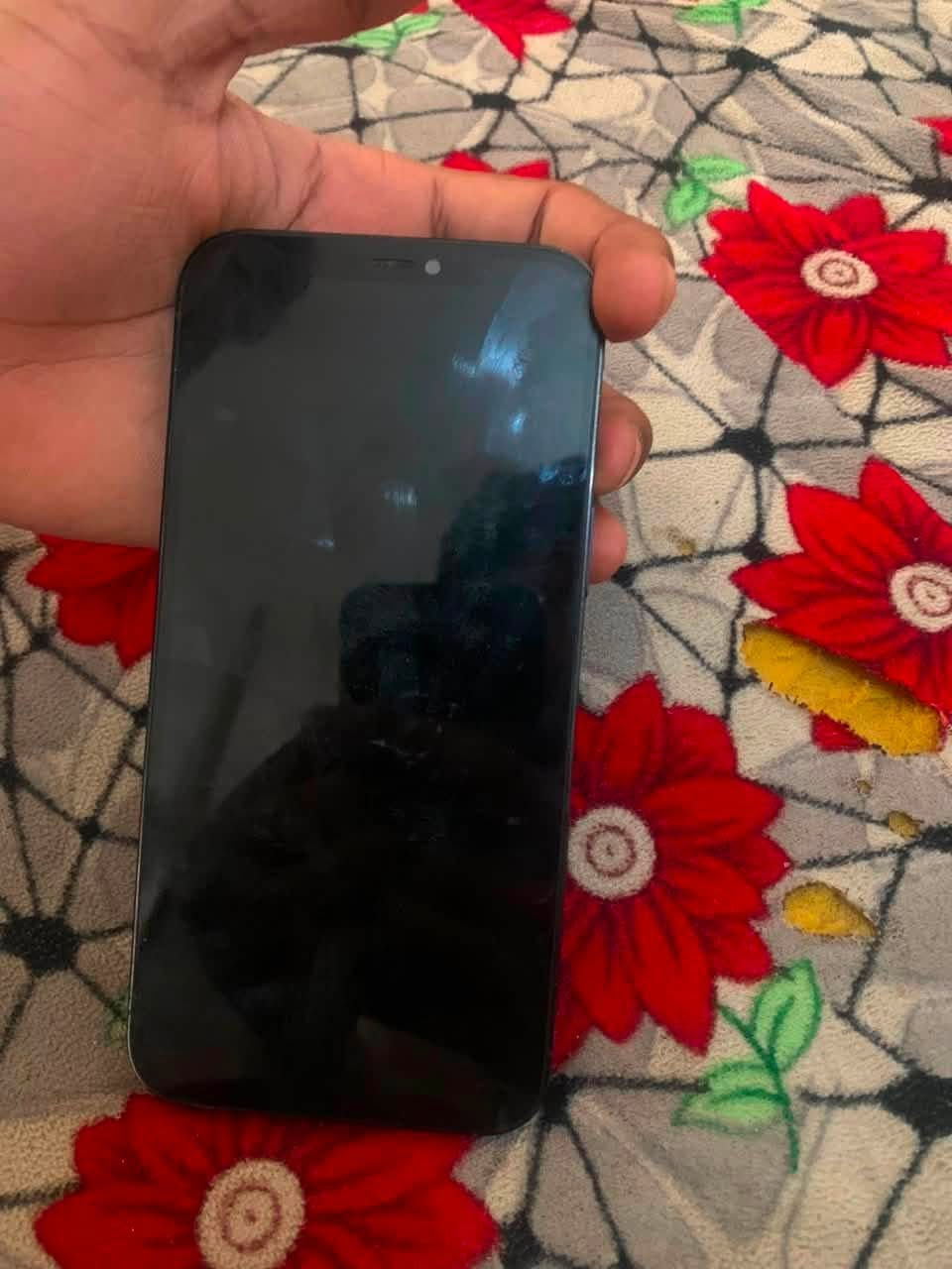 12برو ماكس مبدل بطاريه وشاشه نوعيه زينه ذاكره 256 فيس إيدي يحتاج برمجه للمراوس بدراجه فقط مكاني كربلاء لملحق ***********
