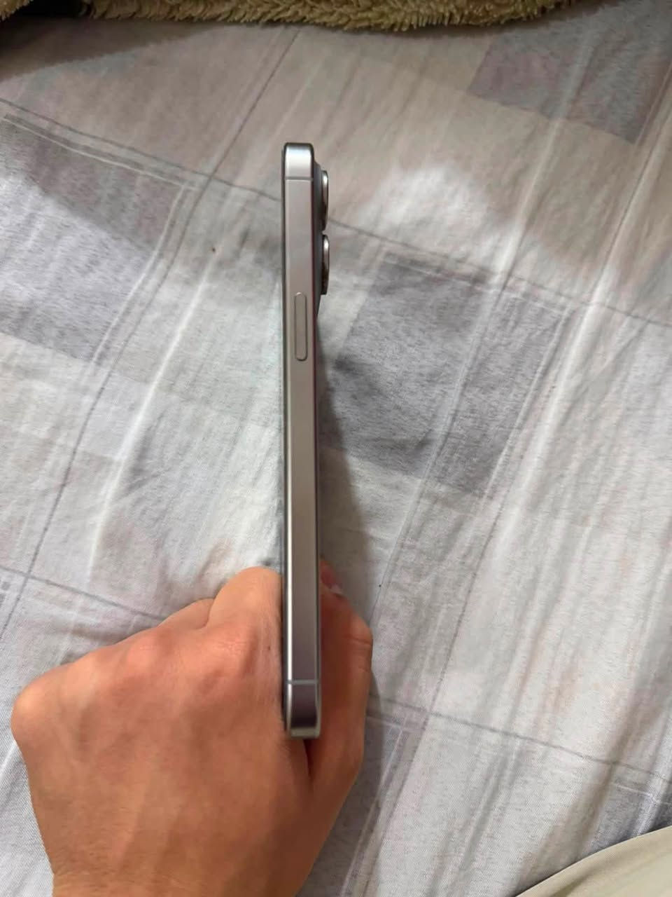 سلام عليكم 
ايفون 15 pro max 
ذاكرة 256
بطارية 77 
جهاز نظيف جداً جداً مامبدل بي اي شي 
كامل ملحقات وياة
للعلم هاي الزكة مكسورة مو الشاشة 
السعر ٩٠٠ الف وبي مجال ان شاءالله 
مكاني بغداد البياع تقاطع الشرطة الرابعة 
***********
