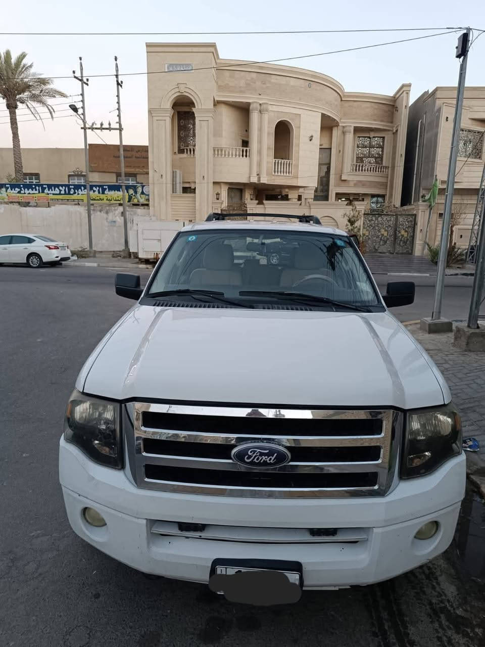 السلام عليكم فورد اكسبديشن 2010 خليجي رقم بغداد انكليزي هزه جديده راعيها بالبصره بيها باب خلفي صبغ فقط محرك كير كفاله حداديه وتخم تاير جديد تبريد ثلج حاليا السياره جاهزه السعر 98 مجال قليل مكاني البصره   ***********///***********
