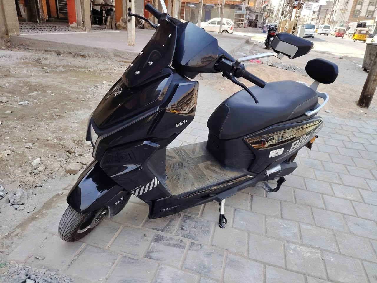 دراجه استيراد موأيد طياره بطاريات ليثيوم سرعه ٨٥ السعر مليون و٣٠٠ وبيه مجال تقطع مسافه ٨٥ كيلو السكن بغداد ***********
