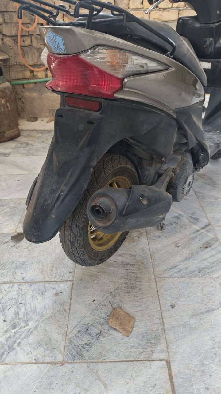 السلام عليكم ادرس ياباني حديث دراجه مامفتوحه حلوه ومرتبه مصبوغ بجم لامامي للجماليه وشرط تاخذه ربع مذب عليه شلعه ومعدل خير من يم الله رقمي
*********** شراي بي خير ويدلل
