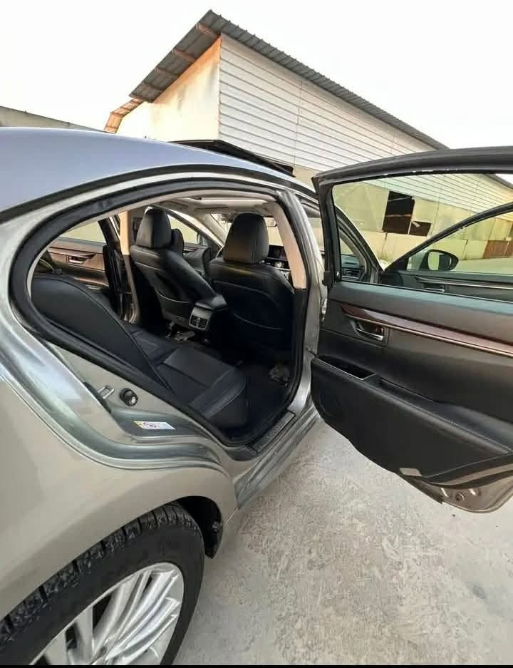 🚘 معرض GLI للسيارات يعرض لكم سيارة مميزة للبيع
طريقه التواصل واتساب فقط

🔹 نوع السيارة: تويوتا لكزس 
🔹 الموديل: 2017
🔹 الفئة: es350 
🔹 الوارد: امريكي 
🔹 عدد الكيلومترات: 148mil
🔹 الحادث / الصبغ:  رشات صبغ بدون داخل بدون ايرباك
ملاحظه سياره ٥ قطع ابيع حزام 
🔹 حجم المحرك: v6 
🔹 حالة المحرك: ممتاز 
🔹 القير: ممتاز 
🔹 حالة السيارة: جيد 
🔹 الترقيم: أرقام سنويه جديده 
🔹 المواصفات: فول 
💰 السعر: 139
🤝 السعر قابل للتفاوض
📍 موقع السيارة:  مهت 
📞 طريقة التواصل: اتصال أو واتساب فقط
📱 رقم الهاتف: *********** 
✨ معرض GLI للسيارات — ثقتكم تهمنا
