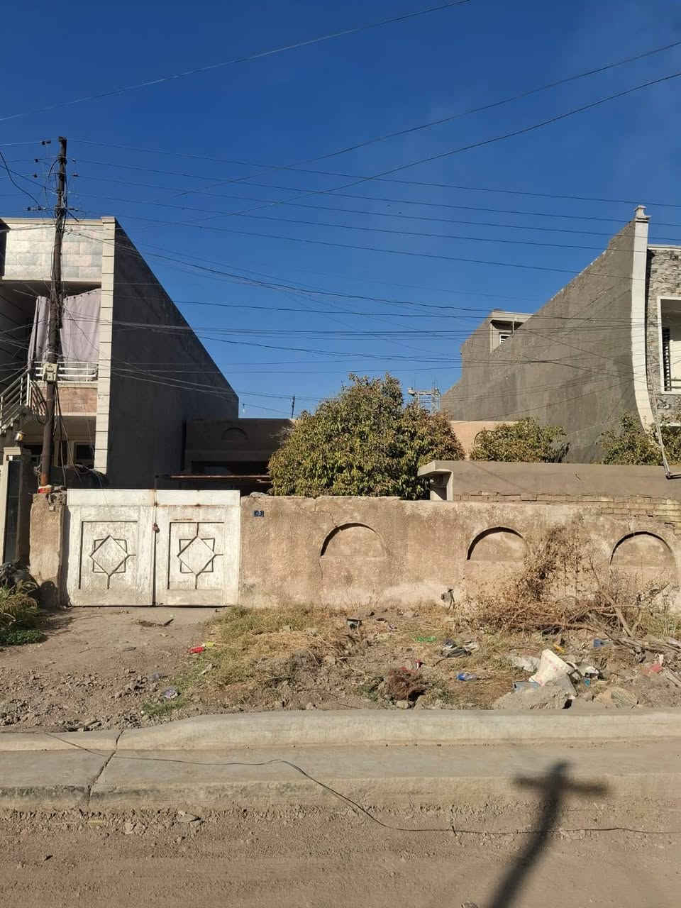 🏠 قطعة من بيت للبيع – بسعر كاع
📐 المساحة: 200 م²
📏 الواجهة: 6.25 م
📏 النزال: 32 م

📍 الموقع: المهدي الأولى – دور السكك – خلف السايلو

⚡ كهرباء 24 ساعة وغير مشمولة بالقطع المبرمج.
🛣️ التبليط زيرو والشارع حالياً تبليط جديد 

💰 سعر المتر: مليون و350 ألف دينار

📩 التواصل ***********
