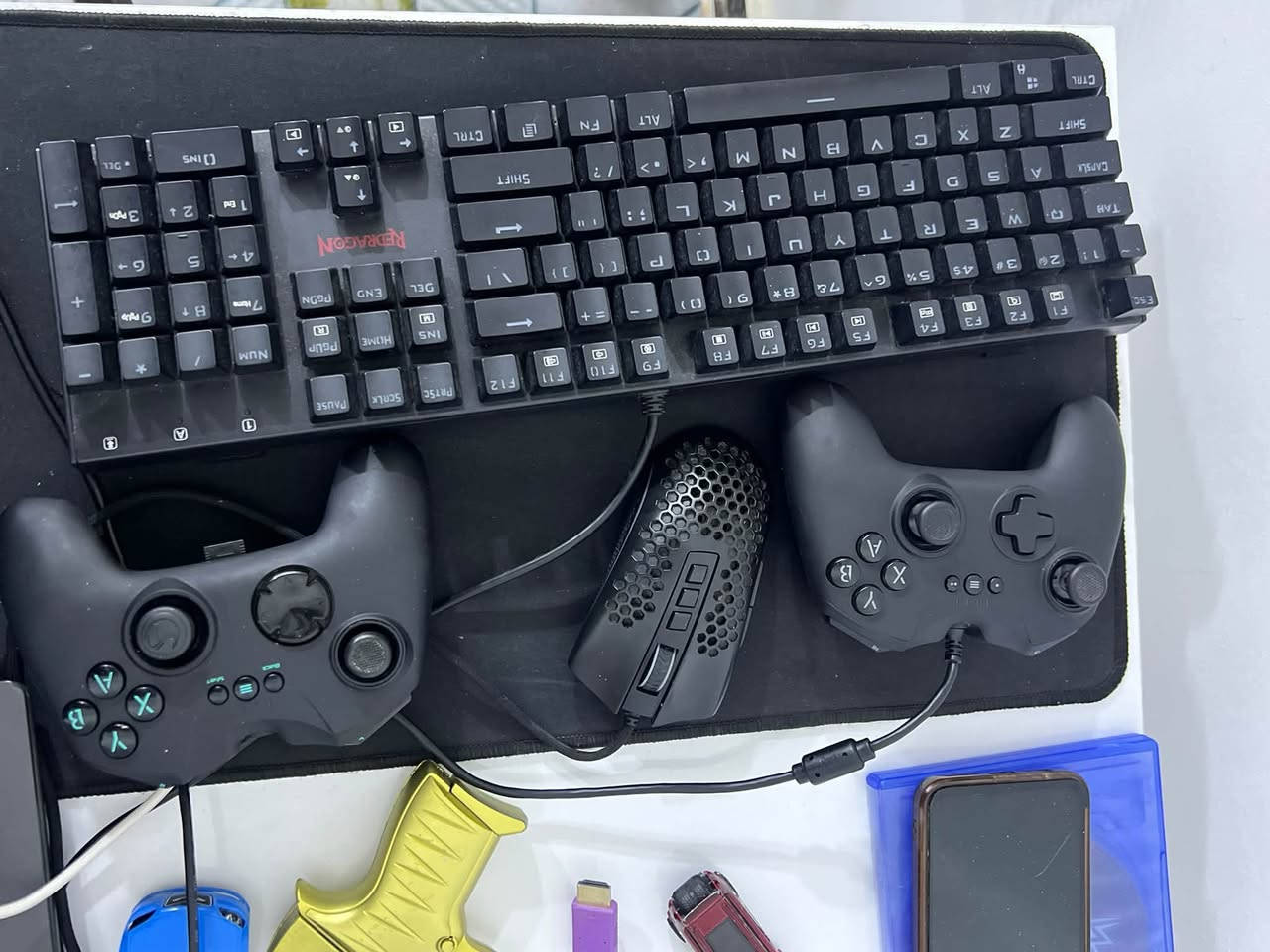 🎮 PC Gaming + كيبورد ميكانيكي وماوس للبيع – RTX 3060 12GB 🔥
للبيع تجميعة گيمنگ نظيفة ومستخدمة استخدام شخصي مع الملحقات، جاهزة للعب والشغل:
🔹 المعالج: Intel Core i5-10400F — 6 Cores / 12 Threads
🔹 كرت الشاشة: RTX 3060 12GB RGB
🔹 اللوحة: ASUS Prime H510M-WIFI — Wi-Fi + Bluetooth
🔹 الرام: 16GB (8×2) DDR4 3200MHz
🔹 التخزين: SSD 128GB + HDD 1TB
🔹 البور: 650W
🔹 المبرد: DeepCool هوائي
🔹 الكيس: Aura Gaming + 4 مراوح RGB بأكثر من 10 أنماط إضاءة (ملاحظة: مروحة أمامية وحدة متوقفة اضاتها تشتغل لاكن ما تفتر فقط وحده )
🎁 الملحقات الطرفية وياها:
⌨️ الكيبورد: كيبورد ميكانيكي (Redragon) إضاءة واستجابة سريعة
🖱️ الماوس: ماوس گيمنگ احترافي دقيق
🖱️ الماوس باد: متضمنة مع الملحقات
✅ الجهاز والملحقات شغالين تمام ومابيهم أي مشكلة واداه مذكور بالذكاء الاصطناعي كامل ويا صور تكدر تكلب براحتك 🤷🏻‍♂️🔥
💰 السعر: ( 950 الف كامله 🔒 )
📍 المكان: البصرة
📩 للتواصل: خاص او عً واتساب ***********
