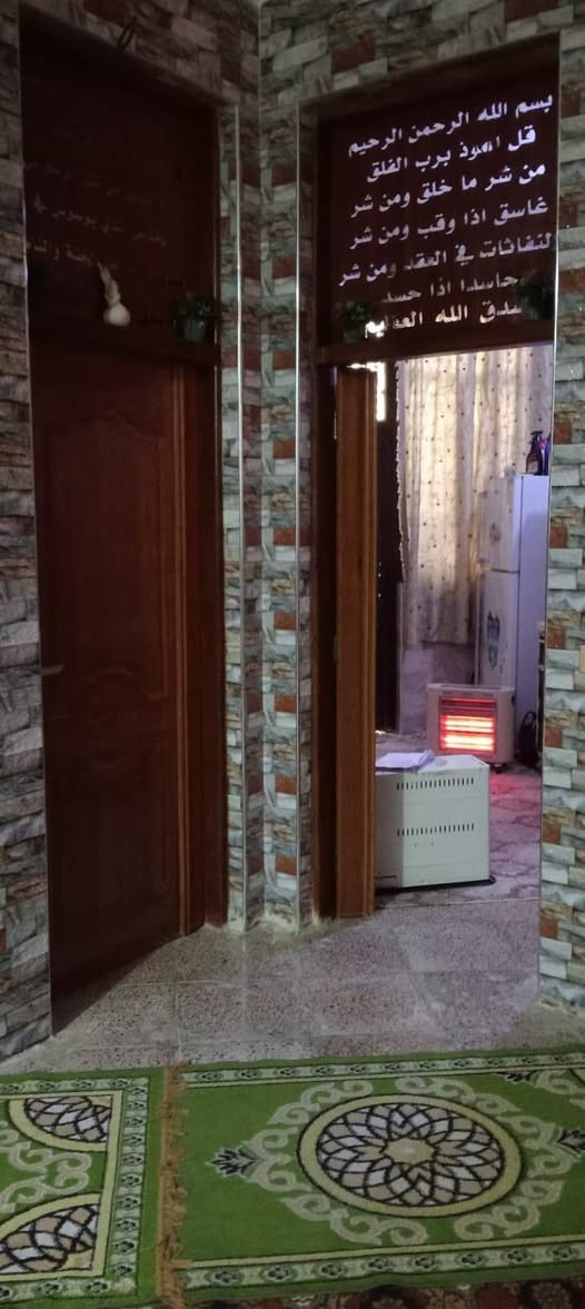 السلام عليكم بيت للبيع مساحه 100 دولار خلف جامع شاكر هندس مطلوب 16  ***********
@إشارة
