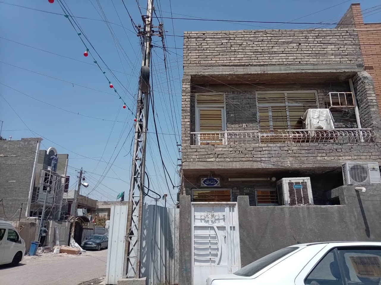 ٦٠ متر للبيـع 
الوجه ٦ ونزال ١٠ ركن 
حي اور ال ٣٠٠ قرب سنتر حي اور 
بناء ٢٠١٧ 
استقبال ومطبخ وخدمات فوك غرفتين نوم 
السعر ١٩٥ 
للاستفسار *********** 
مكتب ابراهيم السراجي للعقار
