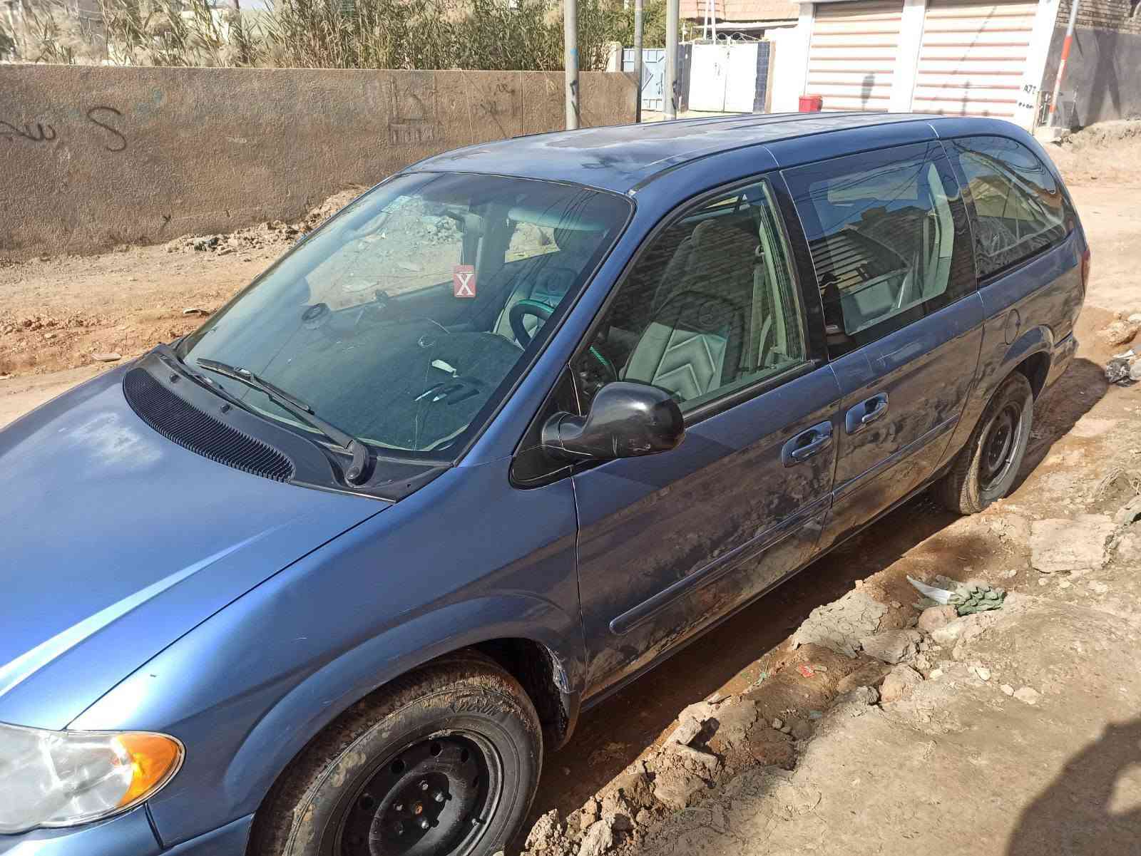كرايسلر كرفان تاون اند كانتري للبيع او المراوس بسيارة صغيرة
محرك ٣٣٠٠ بحالة ممتازة 
كير بحالة ممتازة 
صدر امامي كله جديد 
صدر خلفي بحالة ممتازة 
كهربائيات بحالة ممتازة بدون اي جطل 
تايرات امامي جديد 
تايرات خلفي نظيف
باتري جديد 
دسكات جديد
فلنجات مصفرة 
بدي بلادي بيه رشات صبغ بسيطة 
٧ راكب كشنات بلع سياحي بحالة ممتازة جدا 
رقم بغداد انكليزي الجديد باسمي 
النواقص/
تبريد قطعة واحدة بيه ليك بالفريز 
مشط ستيرن تعبان
بيها جراد بالقمارة 
السعر المطلوب 65 ورقة وبيها مجال 
الاتصال ***********
