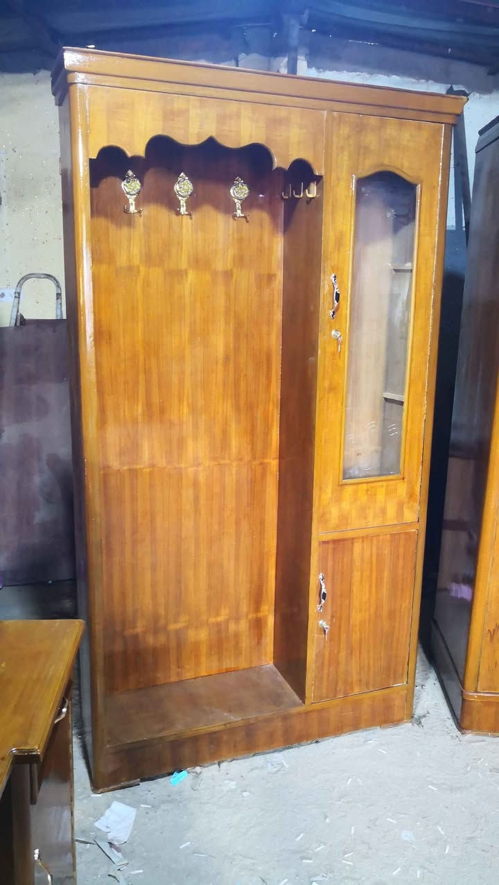 غرفة ٥ أبواب صاج تسگام مستعملة تم تجديدها بالكامل
خارج و داخل صاج
صبغ جديد
قفالة و يدات و رفوف و تعاليك كاملة
تخت جرباية قوي
السعر : ٧٠٠ الف و بيها مجال حگ الجيه
العنوان : النجف حي العسكري
*********** النجف, العراق
