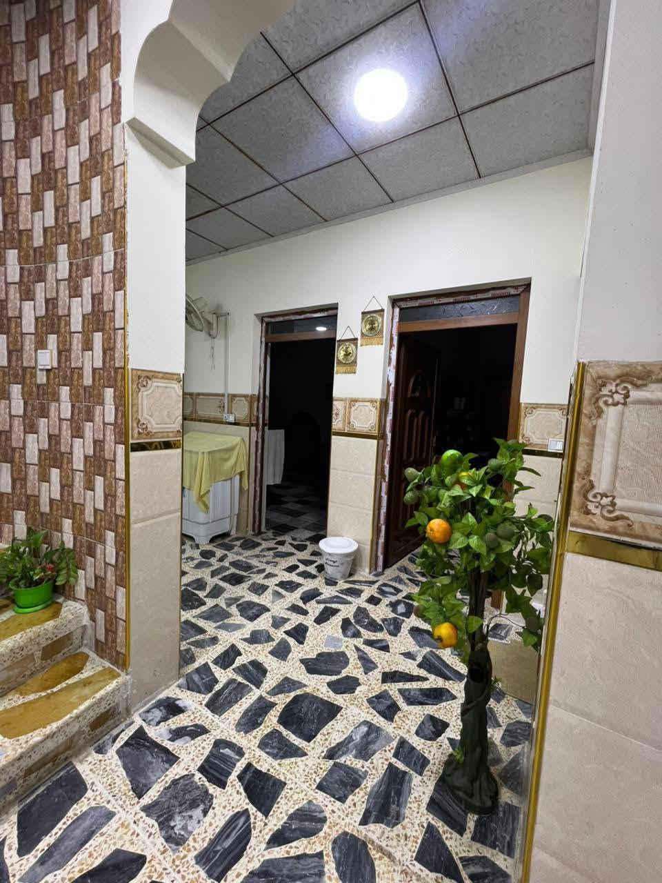 #دار للبيع بناء حديث      🔑🔑
#المساحة 180متر جبهه 9*20طابق ونص     🌹
#الموقع الموصل حي سومر قرب افران ايات 
#عدد غرف النوم  4
#عددغرف الاستقبال 1
#عدد الصالات 2
#عدد الصحيات 3
#عدد المطابخ 1
#سند سكني ملك صرف طابو 

🔴لمزيد من التفاصيل 
***********
