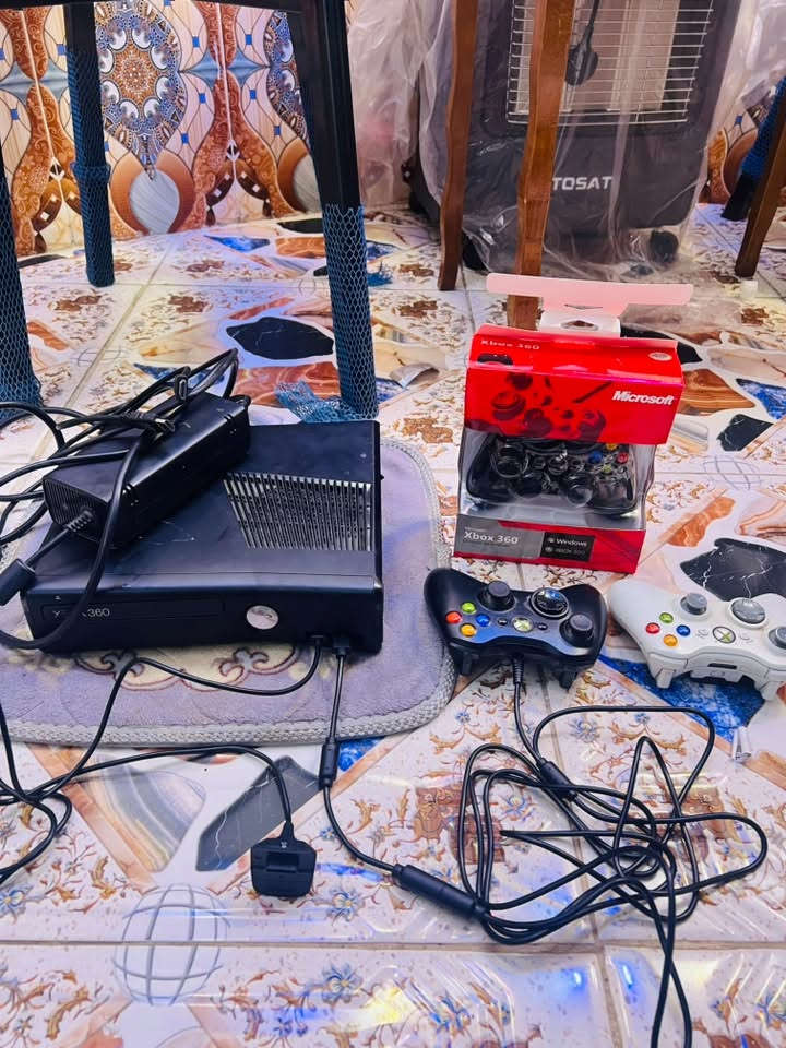 اكس بوكس 360 للبيع السعر 95 قفلل كامل مواصفات يدات العدد 3 و الالعاب 34 لعبه من ضمنها بيس ٢٦ و gta مهكره مكاني ديالى بهرز علق و اني اراسلك و هذا رقمي ***********

نص مكتوب في الصور:
- بيس 26 بدقه عاليه