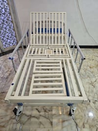 سرير طبي • ٥ حركات • مستخدم
