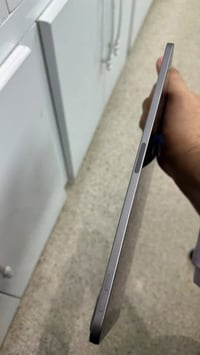 آيباد برو M2 • ٢٥٦ • نظيف