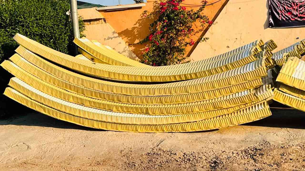 كيسبان الطول ٢٠ متر والعرض ٤ ونص متر الله شاهد جديد منصوب ٨ ايام ونفتح فقط يعني كله جديد ونظيف كامل هو والسواقي مالته والدنك مالتهن كله كامل لون بيجي ما بي كل مشكله لا شخط ولا كسر ولا معوج السعر مالته مليون و ٦٥٠ الف اقل من نص سعرهن بس لان متوازي عليهن مكانهم طويريج - حي العسكري للاستفسار.  ***********
