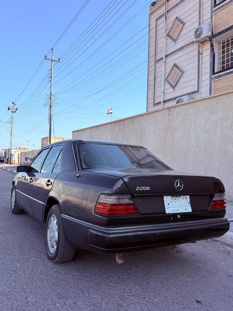 ‏سلام عليكم 
سياره مار سيدس دب موديل 85 محدثه 95 
‏سيارة معمرة مصبوغ صبغ جمالية 
محرك كير اثنين ونص بطه 
حداديه نظيفة تخم تاير
 تبريد شغال سيارة تخبل 
رقم بغداد السنوية منتهية 
كشنات جلد دشبول نظيف الغرفة تخبل
 سياره تخبل نصبتها حلوة
 سعرها 53 وبيها مجال 
اللي ما يشتري لا يكسر بالحلال
‏العنوان البصرة الدير ناحية النشوة
‏الرقم *********** 
‏الرجاء أنا مكلف بالنشر
