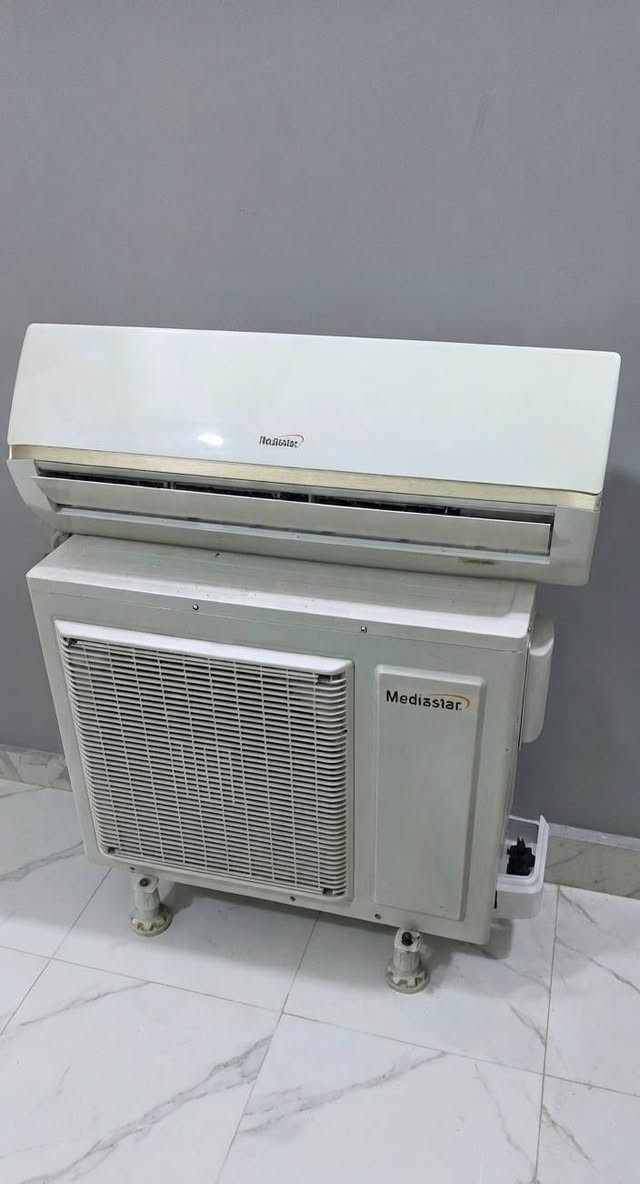 للبيع سبلت ميديا ستار معمل توسوت 
حجم 2 طن بحالة ممتازة، 
مناسب للأجواء العراقية الحارة.
✅ المواصفات:

* 📌 الماركة:  ميديا ستار  معمل توسوت 
* 📌 سعة التبريد: 24000 BTU (2 طن)
*📌سعه التدفئة BTU 24000
* 📌 غاز التبريد: R410A
* 📌 كهرباء: 220-240V / 50Hz
* 📌 هادئ أثناء التشغيل

❄️ تبريد سريع وأداء ثابت، مناسب للبيوت

مع كامل ملحقاته بواري ريمونت قاعده وايرات 
غازه مقفول  يعني جاهز من كلشي 

💰 السعر: (400 الف) غير قابل للتفاوض 
📍 الموقع: (بغداد) 
📞 للاستفسار والمراسلة او وتساب
                 ***********
