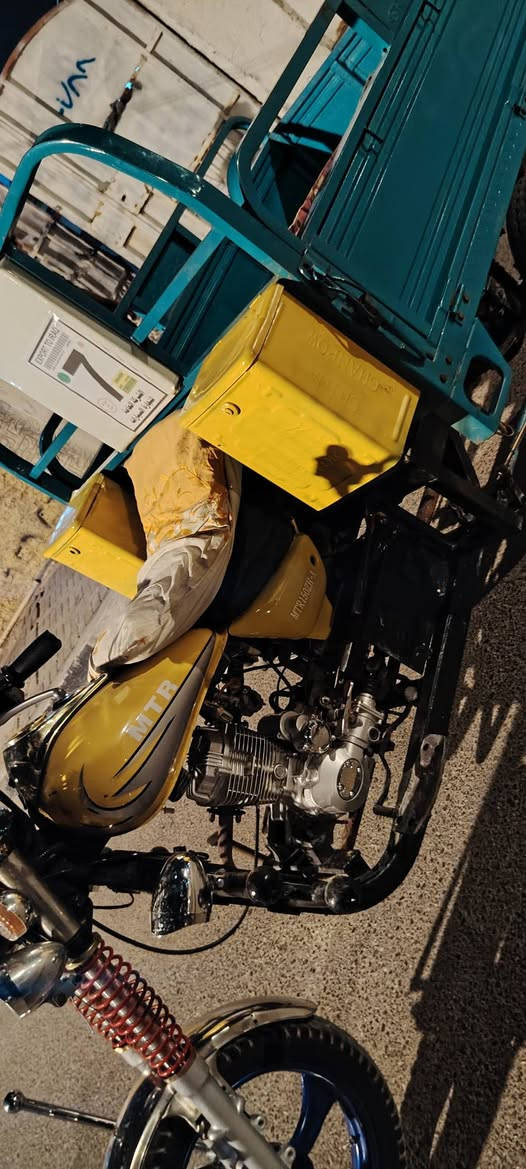 السلام عليكم ستوته للبيع ستوته جاهزه مجهزه كل نقص ما بيها ماكينه صار لها سبعه ايام بودي كربلائي استوني شاده لها ب 300 جديد سدر استوني منزله لها كل جديد سعرها 1,800 العنوان القبله سوق الكبير***********@
