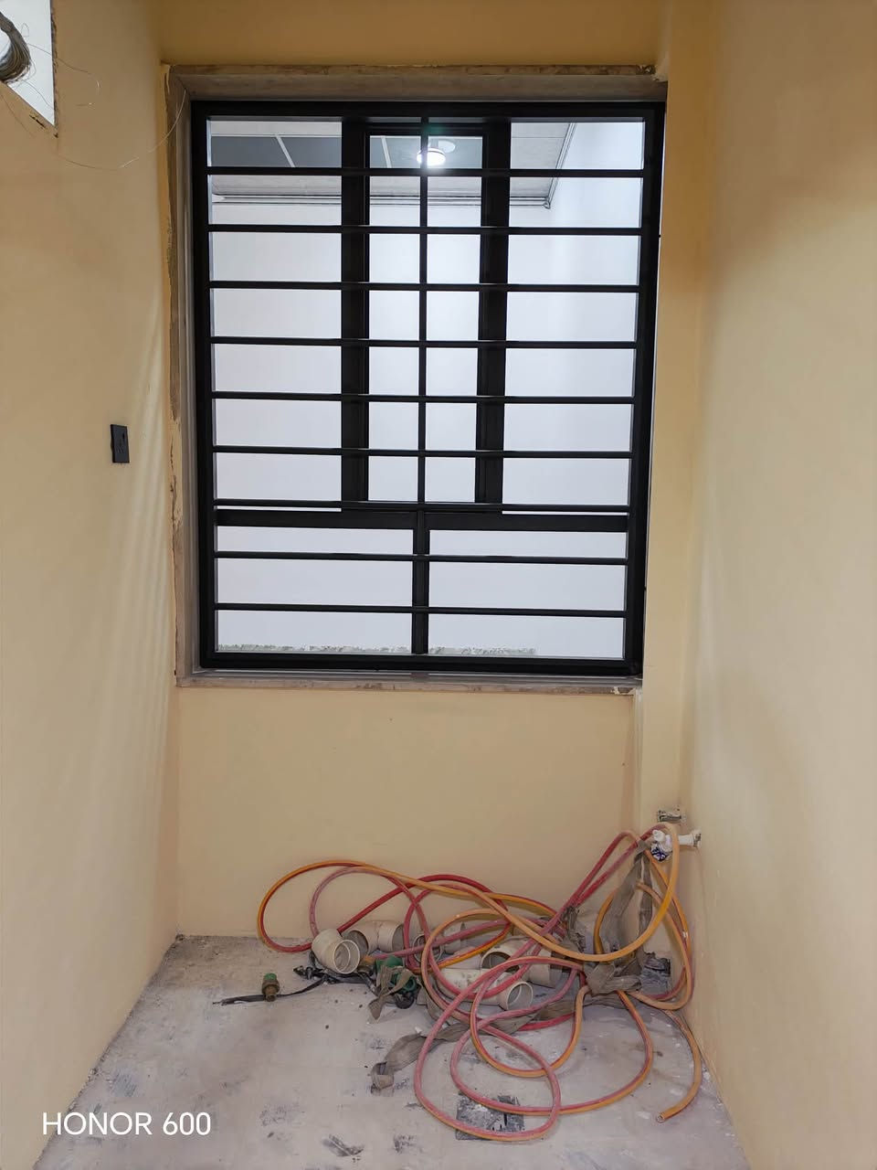 سلام عليكم 
بيت 🏠 زيرو للبيع في حي سماح 24 قرب بانزيخانه المشاعل 
 سند طابو الزهور شرط التحويل 
بناء 🚧 فول حديث 2026 
مساحه البيت 🏡 100 متر واجها 5 متر 
يحتوي البيت 🏡 ع استقبال وهول وغرفه نوم 🛌 ومطبخ وصحيات ومناور وكراج سياره 
وبيتونه 
يحتوي البيت 🏠 ع
نظام سبالت 
نظام كاميرات 
نظام غسالات 
نظام دشات
للاستفسار عن سعر البيت 🏠 الاتصال ع الارقام 
***********
***********
***********
