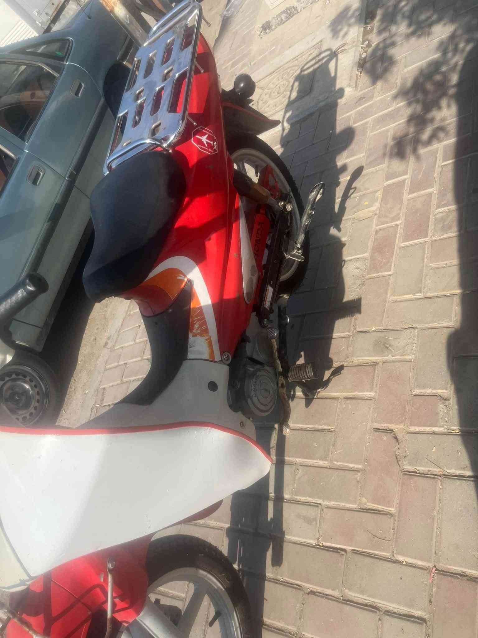 علا بركة الله موطور سلفيز للبيع نضيف لك كامل مكمل موطور بلادي مكينه ممفتوحه ٦٥٠ وبي مجال ٠***********
