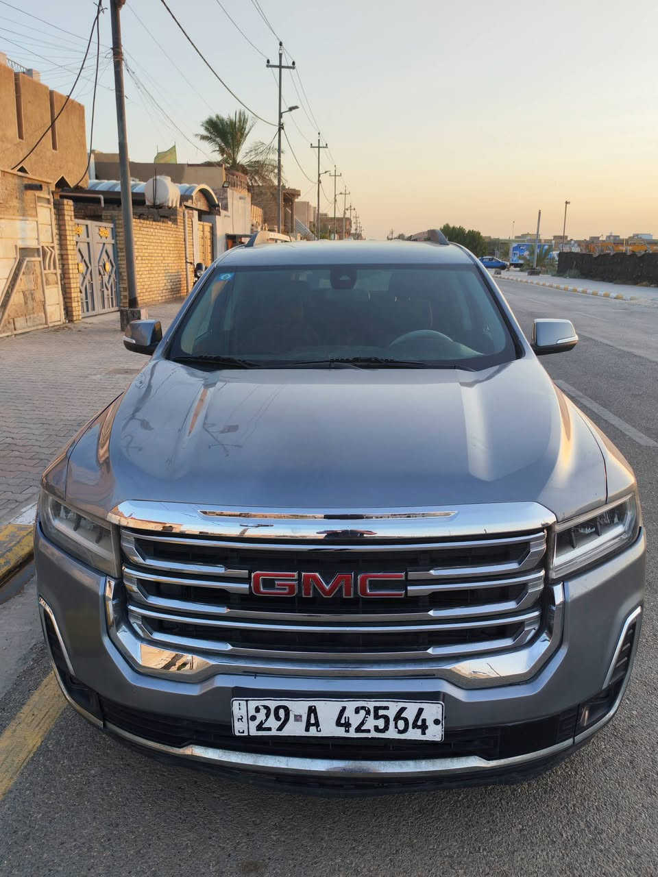 السلام عليكم ورحمة الله وبركاتة
اسم السيارة:   GMC ACADIA
الفئة:  SLE
المديل: 2023
السعر: 235 $ 
ارباك سليم 
. الضرر: طخات بسيطة راجعة ع البارد فقط البنيد بي صبغ 
______________________________________
1-حجم المحرك  2000 تيربو
2-عداد المسافة 23  الف ميل. (39 الف كيلو ) 
3-بصمة ابواب وتشغيل عن بعد. 
5-زنون عالي ناصي آصل. 
6-تحكم ستيرن جهيتن. 
7-جنطة كهرباء. 
8- 7 راكب 3 قطع تبريد. 
9-حساس خلفي امامي. 
10-كامرة خلفي دوارة. 
11-كشنات مخمل آصل. 
12-رادار جانبي مانع اجتياز. 
13-تدفئة الكراسي الامامية. 
14-وضعيات قيادة ماوس. 
15-تحديد مسار. 
16-سستم صوت متكامل. 
17-اشاير مري. 
18-تبريد خلفي منفصل. 
19-الكشنات الامامية كهرباء. 
20-رادر امامي. 
*وباقي الموصفات المعروفة في فئة (SLE) 
___________________
العنوان : واسط _ الكوت 
***********
صور الحادث مرفقة
