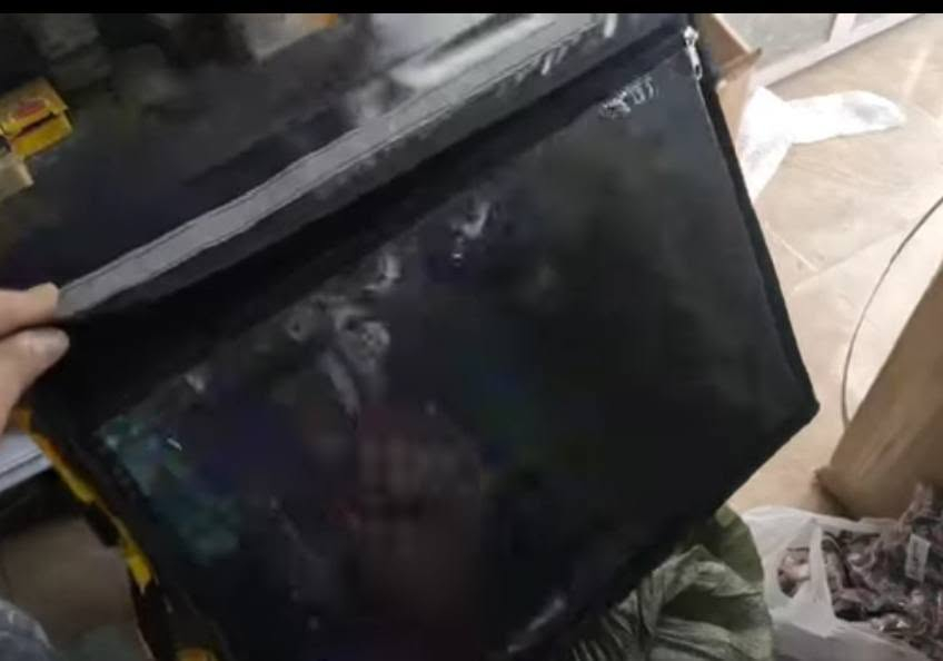 صندوق دلفري نظيف جداً استخدام قليل وخوذه نظيفه جداً استخدام قليل ثنينهم ب35 الف 
اليريدهم يراسلني واتساب ***********
