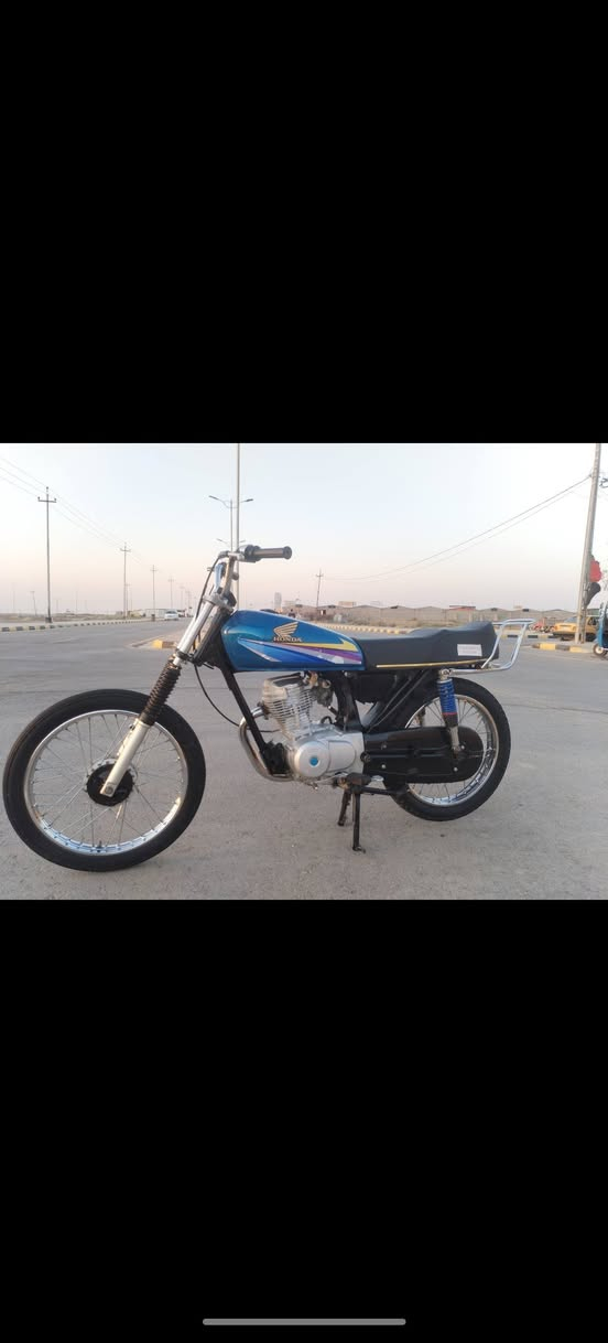 سلام عليكم دراجه شاصي 20وراق سكنر مكينه 22دراجه نضيفه وحلوه مكان كوت شيخ سعد سعر 450وبيه مجال بسيط ***********
