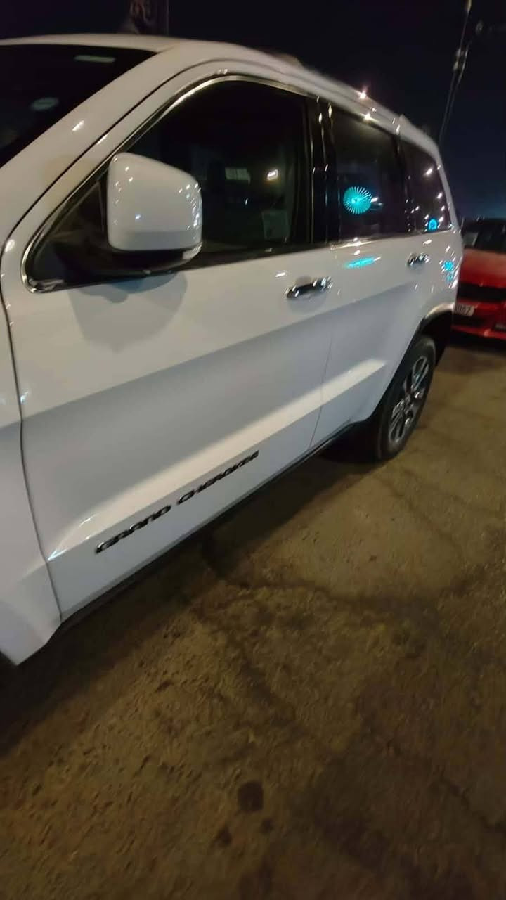 سيارة جيب كراند شيروكي 2018 لمتد بلص خليجي محرك 3600 لون ابيض فول مكفول رقم سليمانيه سنويه 2030 بسمي
🚗 للبيع : جيب شيروكي ليمتد بلص 2018
📞 للتواصل: ***********
💰 السعر255ورقة – قابل للتفاوض
📊 المسافة المقطوعة:78000 مايل
🛠️ المحرك: 6 سلندر - 3600cc

⚙️ المواصفات:
• فول مواصفات لمتدد بلص 1/1
• 3 شاشات
• نظام التوقف الذاتي
• نظام إطفاء وتشغيل المحرك أوتوماتيكي
• فور ويل 4/4
• دبل سلايد بانوراما
• تشغيل عن بُعد 
• شاشة وسطية كبيرة 
• شفتات ستيرن
• صندوق كهربائي 
• دبل كزوز خلفي
• حساسات أمامية وخلفية
• نظام صوت 12 سماعة
• دعامات خلفية بلصندوك
• قطعتان تبريد ثلج
• مقعد بذاكرة 3 وضعيات
• مقاعد جلد أصلية – كهربائية مع تدفئة وتبريد
• تدفئة مقاعد خلفية
• سيدي بلجكمجه مع ريموت تحكم بالشاشة
• مرايا كهربائية 
• مري قلاب مع R
• يدات ستيل أصل
• الداخلية صاج ملكي
• نظام ملاحة Navigation
• كاميرا خلفية دوارة أصلية
• ستيرن كهربائي مع تدفئة
• فول تحكم استيرن (جهتين أمامي + جهتين خلفي)
• ناقل حركة 8 سرعات
• نظام سبورت S
• نظام اقتصادي
• مرايا جانبية تدفئة وحساسة للضباب تعمل تلقائياً مع إشارة بالمرايا
• أضواء LED أمامية وخلفية
• ستائر بالصندوق

⚠️ أضرار السيارة:
• وارد خليجي
• كفالة عامة بدون أضرار ✅ 
• السيارة بوضع الوكالة ✅ 
• كفالة الكير والمحرك والأكسل والحدادية والفورويل ✅

📌 تفاصيل إضافية:
• رقم السيارة السليمانية الدولي الجديد
• باسم المالك تحويل مباشر
• لون السيارة: أبيض
• حالة السيارة: جديدة وجاهزة بدون أي نقوصات
• بطارية جديدة
• إطارات جديدة
دسكات جديده 
• صدر جديد
ربل اكسل جديد
ادامها كاملة للجكشن البارد
تخم بلكات اصلي جديد
فرش ارضيه جلد عمارة, ميسان
