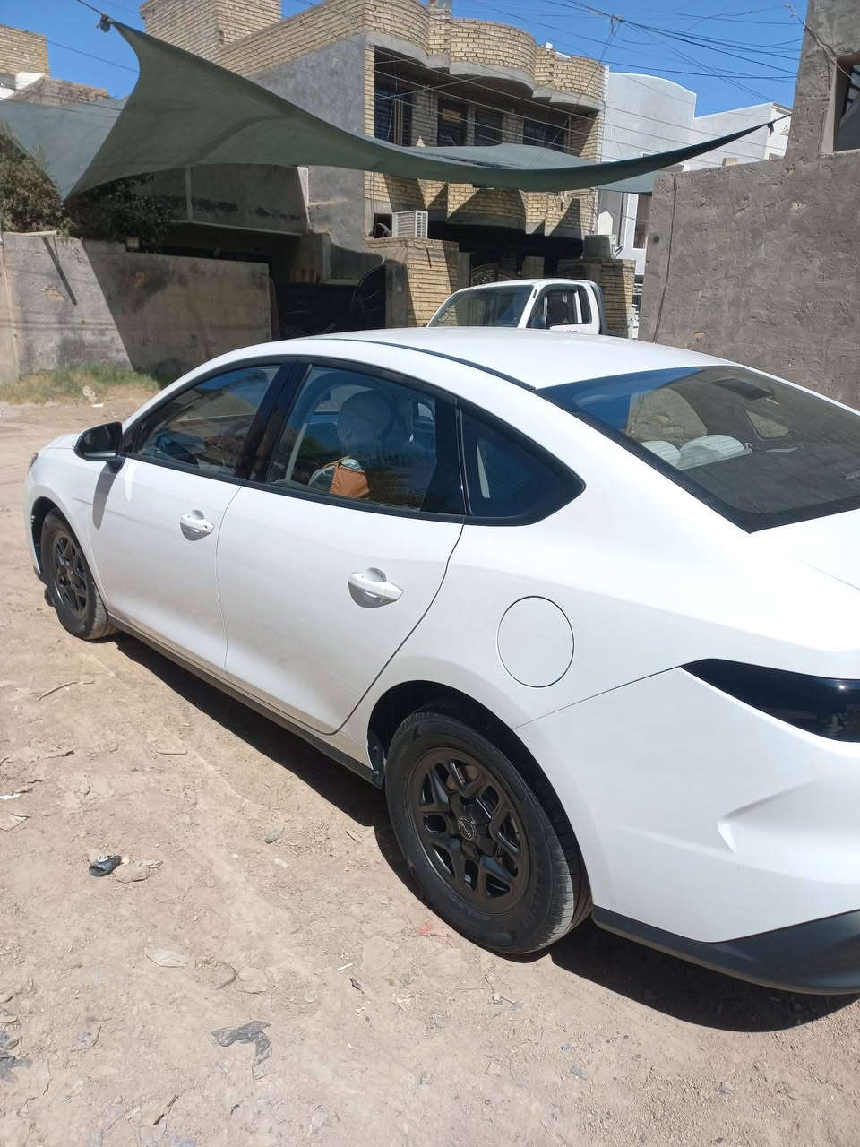 السلام عليكم من رخصت الادمن للبيع بيوايدي سيل فايف بيها بارد بل صندوك الصور موجوده بل منشور ماشيه ١٩ الف الكلي السياره مغلفه ارضيه وكشنات وصندوك السعر ١٩ وبيها مجال  رقم ***********

نص مكتوب في الصور:
- Yippee!