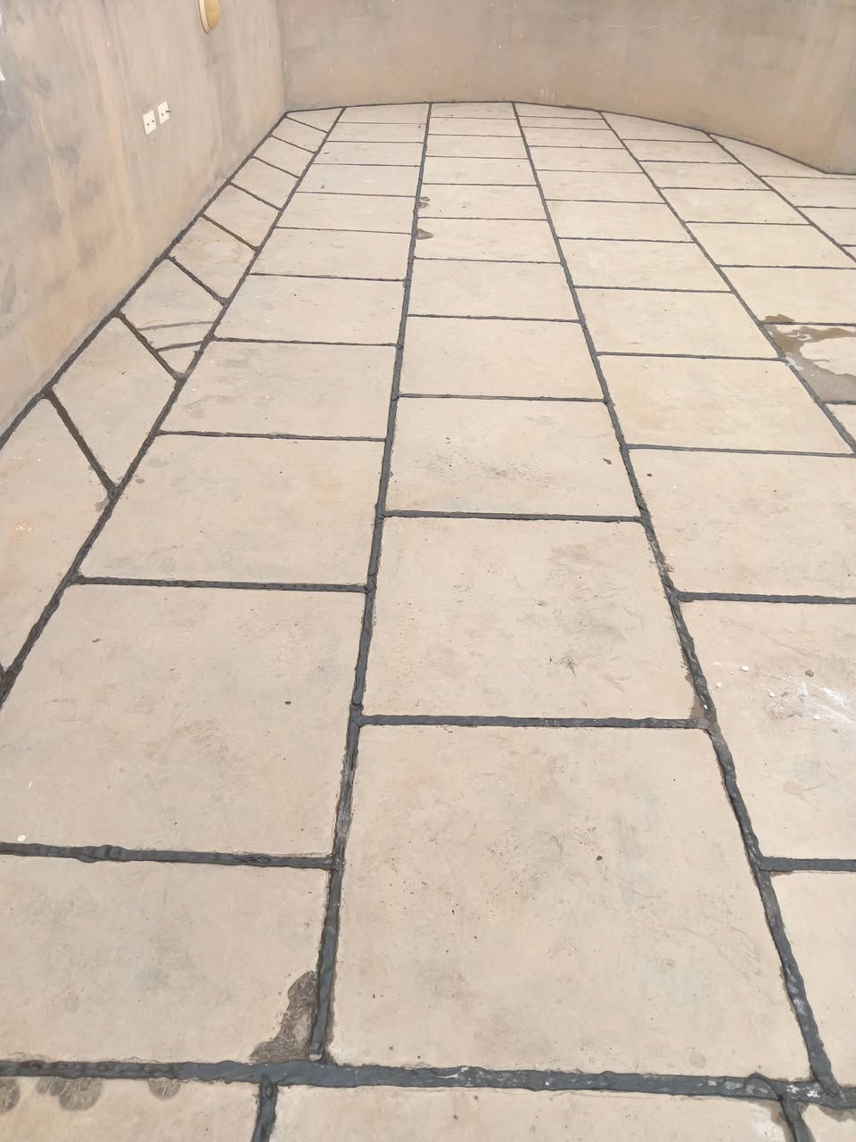 السلام عليكم اذا  عندك سطح يطعن او بيه رطوبة اشتغل اعادة ماستك شتايكر قلع وكوي من جديد كرسته وعمل هم اشتغل حسب الاتفاق اي شي بخصوص شتايكر نشتغله***********
