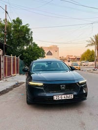 السلام و عليكم  السياره هوندا اكورد موديل 2024  بدون هايبرد فقط بانزين...