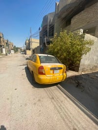 اكسنت ٢٠٠٩ السياره تبريد عاطل ويحتاجلهه سمكره لين بيهه ضربه بالباب الو...