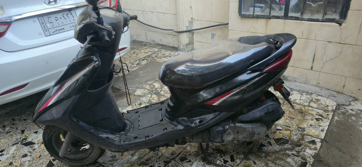 دراجة بريز ببغاء رمبه.
مابيها اي عطلات كفرات بلادية مختمه. مكينتها مكفولة  ومامفتوحة برغي ما فاتح بيها  اروح وياك على اي فيتر يعجبك يفحصها 
دراجة حلوة ونكرة 
850 وبيها مجال للشراي 
مكاني الغزالية 
***********
