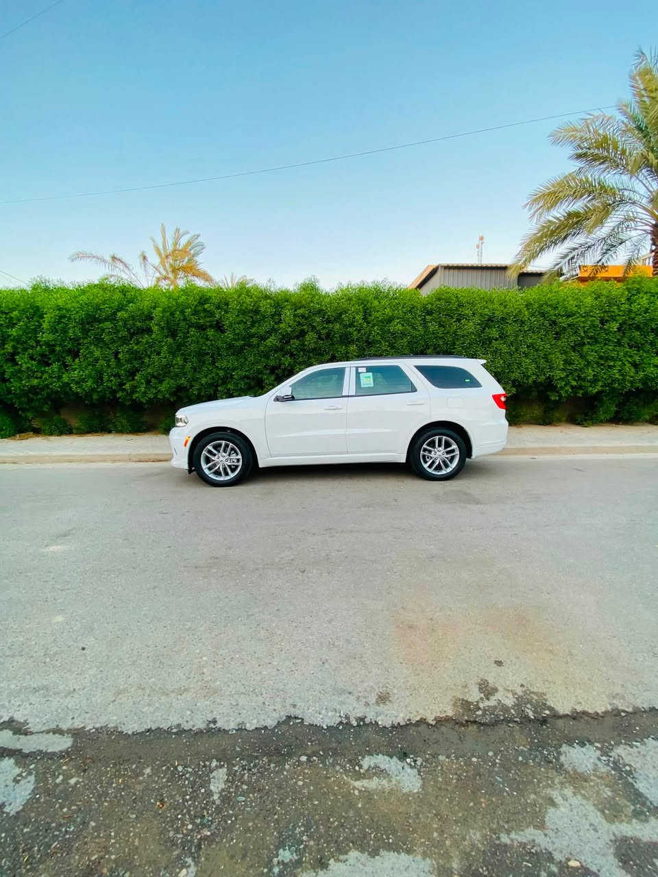 دورنكو جيتي بريميوم ……فول
Durango - GT … V6 

2025
ZERO

🔻المواصفات :
دوج دورانكو دورانجو G/T بريميوم 4x4 
الموديل: 2025 (خليجي)
العداد: 2000 ماشية فقط رحت بيه لشمال فقط   السيارة بعدة بلايلون 
المحرك: 3.6 لتر 6 سلندر
القوة الحصانية: 295 
عزم الدوران (نيوتن-م): 353 
ناقل الحركة: 8 سرعات
المواصفات :
*فتحة سقف كهربائية
*ويل قياس 20 انج 
*صندوق كهربائي 
*شاشة لمس قياس 10.1 انج مع نظام ملاحة
*رادار تفاعلي مع خاصية التوقف والانطلاق
*حساسات امامية وخلفية
*كاميرا خلفية
*نقطة عمياء
*مانع تصادم خلفي
*تحذير الخروج من المسار
*مرآة تعتيم ذاتي
*مقاعد من الجلد الفاخر
*مقاعد امامية كهربائية 
*مقاعد امامية مبردة ومدفئة
*مقاعد خلفية مدفئة
*مقعد السائق ذاكرة
*مكيف الهواء مع تحكم 3 مناطق 
*نظام ابل كار بلاى و اندرويد اوتو لاسلكي
*دخول ذكي (بصمة)
*نظام التشغيل عن بُعد
*مصابيح أمامية أوتوماتيكية مع مصابيح نهارية LED 
*المرايا الخارجية ذاكرة
*مرايا خارجية مدفئة
*وسائد هوائية أمامية و وسائد هوائية جانبية و خلفية
مكان السيارة بغداد الدورة الطعمة
رقم تلفون ***********طبعن  السيارة قبل 20 يوم اخذتة زيرو
