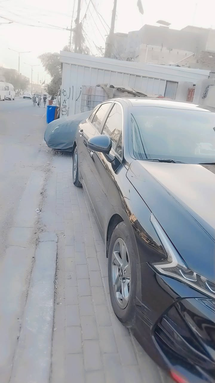 السلام عليكم كي 5 مديل 21 سياره حلوه مكينه كير تخم تاير حداديه جديده السياره جاهزه فول مواصفات
ما عده الفتحه بل قماره السعر 125 وبيه مجال حك الجيه ***********
