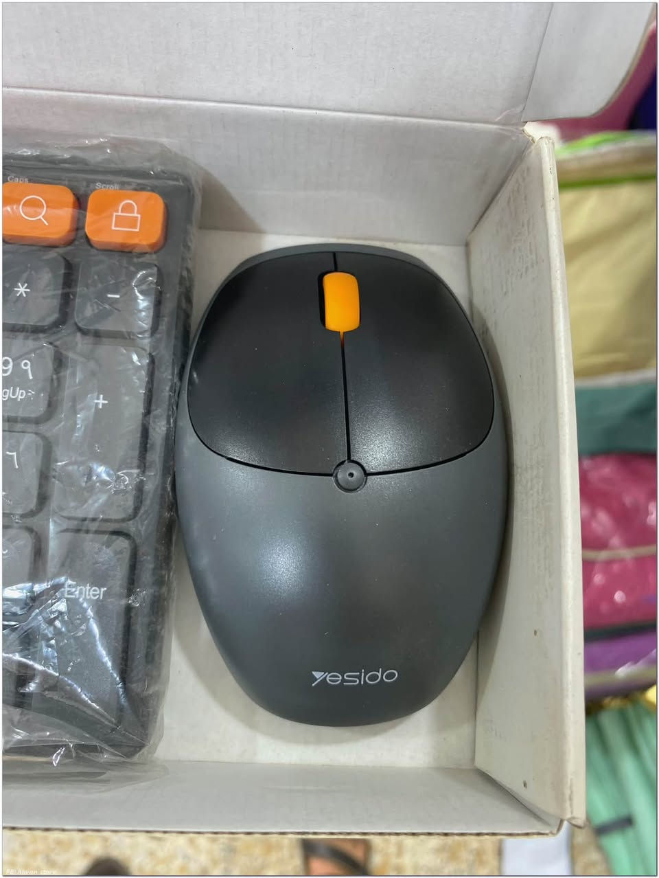 متوفر كيبورد وماوس اصلية بلوتوث امزون سعر ١٦ الف 
متوفر توصيل

نص مكتوب في الصور:
- FB\ Alwan store
- FB \ Alwan store
- FB Alwan store