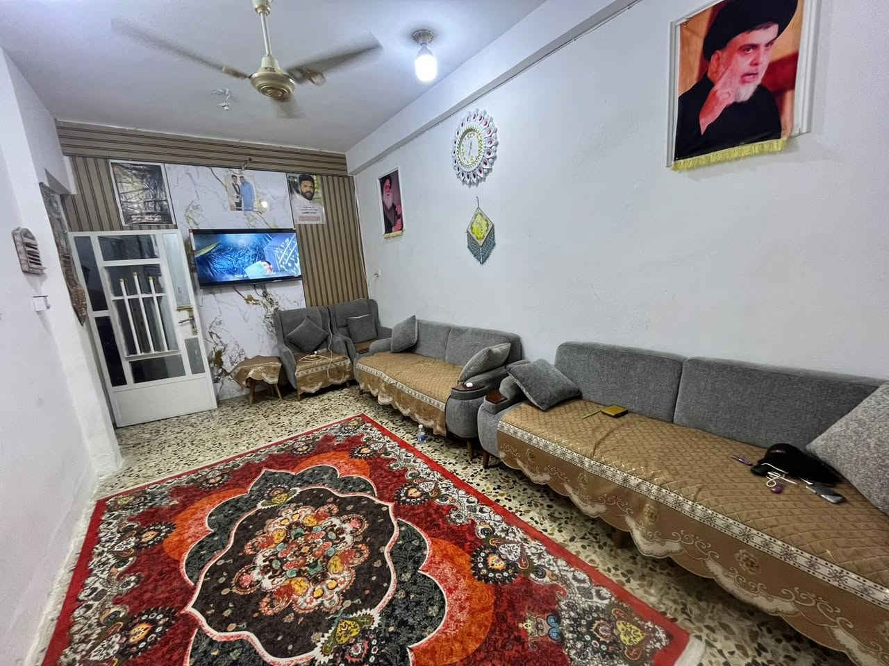 اعلان بيع منزل سكني 🏡
الموقع: بغداد - منطقة الدوانم - شارع أبو نزار

المساحة: 85 متر مربع
​تفاصيل المنزل
​الطابق الأول: مدخلان، صالة، غرفة نوم، وخدمات.
​الطابق الثاني: غرفة نوم، حولي (ممر/موزع وسطحي)، وسطح.
​للتواصل والاستفسار:

📞 ***********
