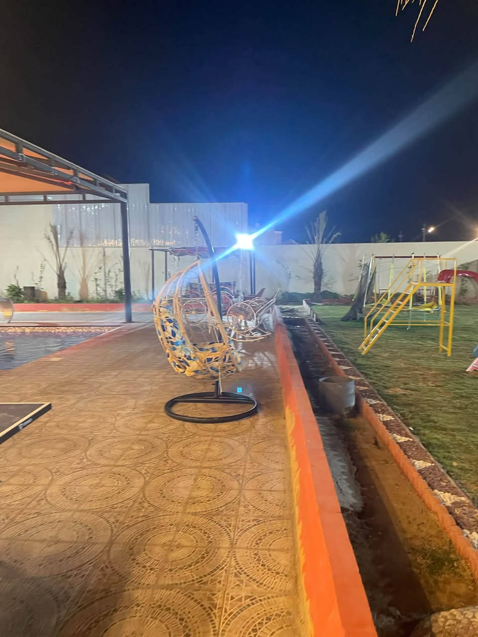 🛑عرض ، سعر الشفت الصباحي 150
سعر الشفت المسائي 250
ايام العاديه فقط **

🌴 مَـزرعه ارض الامل للايجـار ..
⭕️ موثقه بتطبيق اجرلي
🏡 مواصفات المزرعة:
🛏️ غرفتا نوم 
🛋️ صالة واسعة 
🍽️ مطبخ متكامل
🚿 حمامات
🌳وجلسات خارجية
🏊 مسبح للكبار والأطفال
🎠 ألعاب  ترفيهية للأطفال
🔥 باربكيو كامل مع جميع المستلزمات

📍عنوان المزرعه ، بغداد | البوعيثه
  أجواء نظيفة، خصوصية تامة، وأسعار مناسبة✨
📞 للحجز والاستفسار:***********
