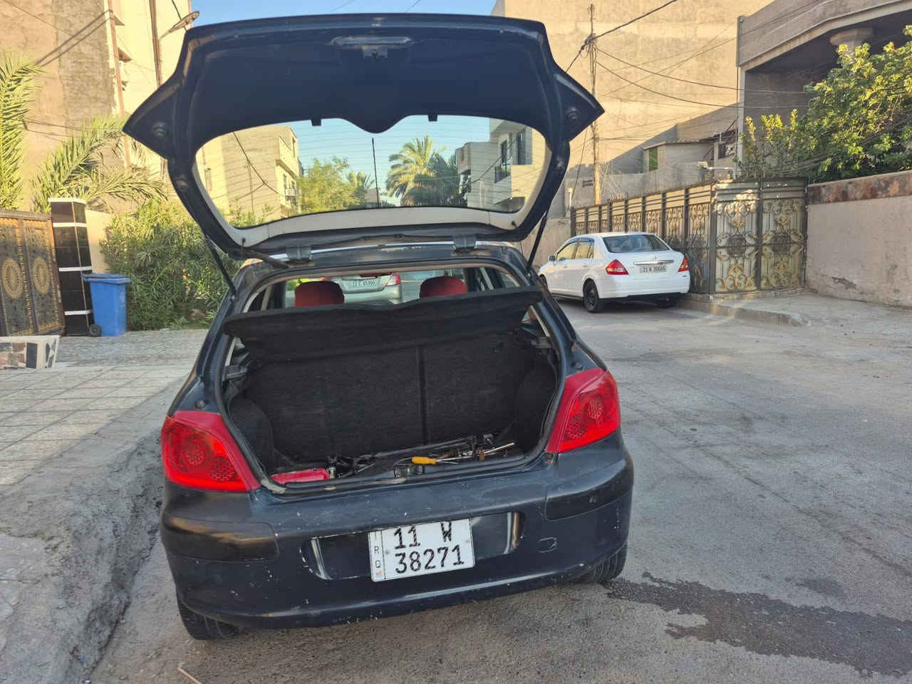 بيجو 2006.   307.   للبيع  40ورقة
تدفئة تبريد كهربائيات جيدة 
صدر جيد مسنات قماش تغليف جديد 
المكان  الدورة الميكانيك  موبايل ***********
