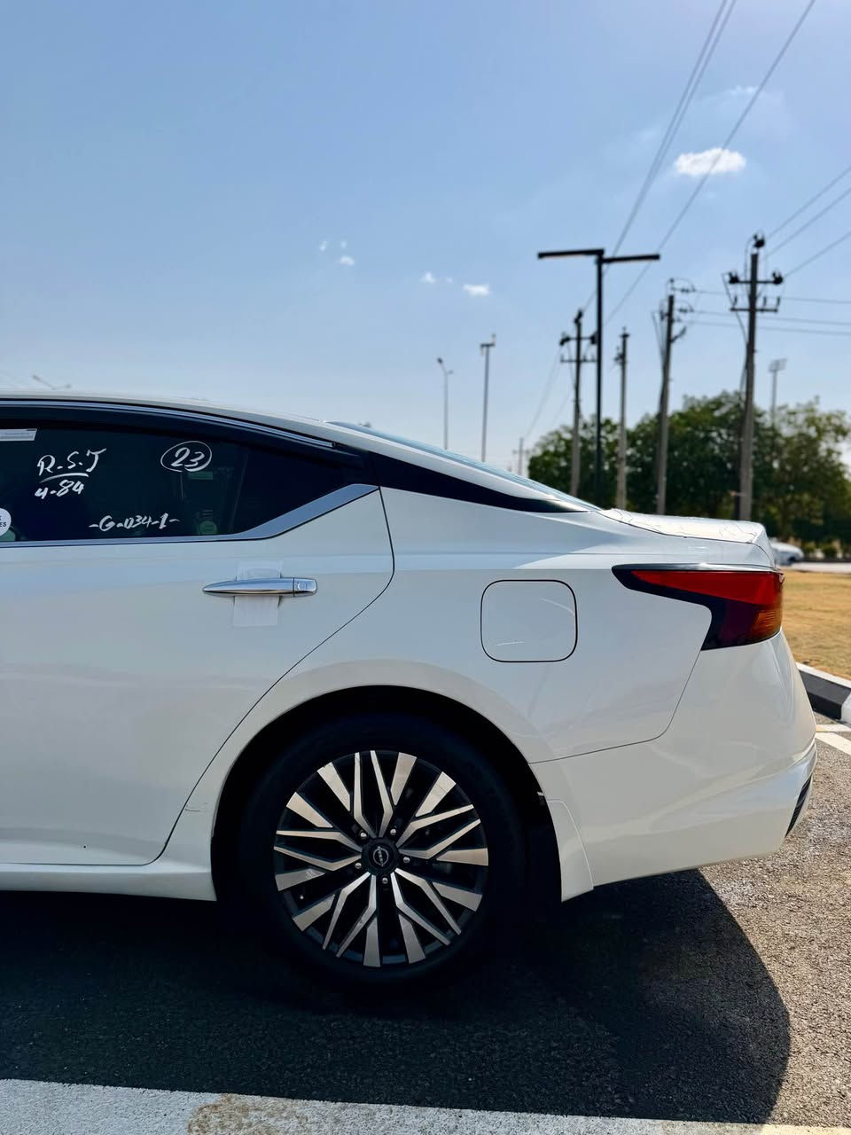 � نيسان ألتيما الشكل الجديد 2023  SV+ 🚗

اتصال:***********

 🔹 المواصفات:
                              SV+.  فول واحد علا واحد
•الون ابيض مميز
•ماشية:٣٨
•داخل اسود
•رادار٣٦٠ درجة
•كاميرة خلفي
  • الموديل: 2023
  • المحرك: 2.5
  • حجر بيئة بلادي 
  • توقف ذاتي + مانع اصطدام
  • قيادة آلية مع نظام المسار
 • رادارات أمامي وخلفي
  • الأبواب بصمة
  • لايتات LED بلادي
  • تحكم كامل  الستيرن (فول تحكم)
 • خروج عن المسار ( يهتز لستيرن ) 
 • تشغيل عن بعد
•تاير ويالة جديد
 🔹 الحالة:
•بدون دواخل بشرط بدون شاصي
 • نظافة مثل ما موضحة بالصور 
• الضرر: صبغ جاملغ وبالبنيد + بابين كلير امريكا
 • بدون دواخل والراديترات بلاد
إيرباك ستيرن راجع بلادي 
•سنوية هزة جديد 
سيارة ب اسمي تحويل نفس يوم

📍 الموقع: محافظة كلار خناقين, ديالى

