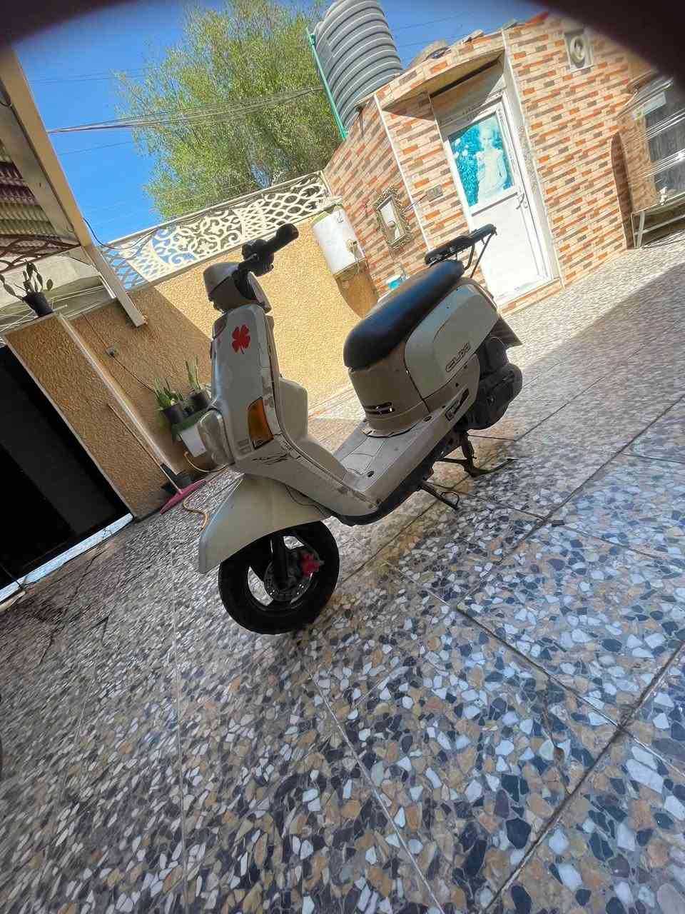 بوليس حليبي وداخل بيجي دراجه جاهزه مابيه نقص مكينه حلوه سعره ٤٠٠ 
مكان العبيدي
***********
