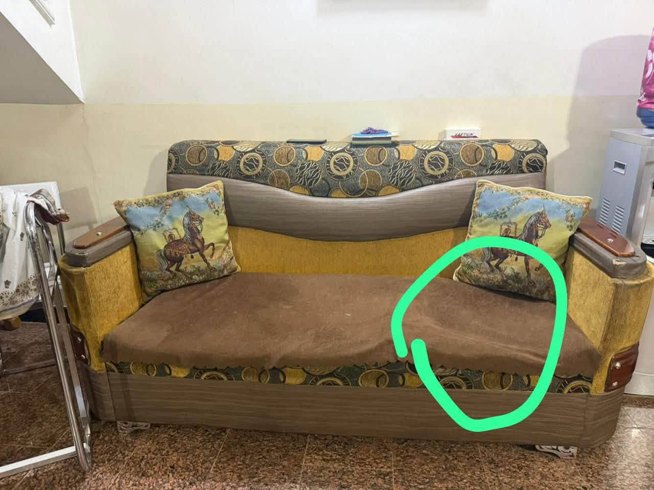 السلام عليكم
قيم واخذ فقط واحد مأشر عليه دايس 
مكاني الكرادة المسرح الوطني 
للاتصال ***********

نص مكتوب في الصور:
- كروب بيع شراء اثاث مستعمل غراض منزلية مستعملة في بغداد Murtadha Alaarji . الآن . السلام عليكم قيم واخذ فقط واحد مأشر عليه دايس مكاني الكرادة المسرح الوطني للاتصال *********** قد يساعدك إنشاء مناسبة مناسبة على الوصول إلى المزيد من أعضاء المجموعة. 20 أحد سبتمبر ٢٠, ١٢:٠٠ ص مناسبة Murtadha عامة . أي شخص على فيسبوك أو من خارجه التعليق بشكل عام باسم M...